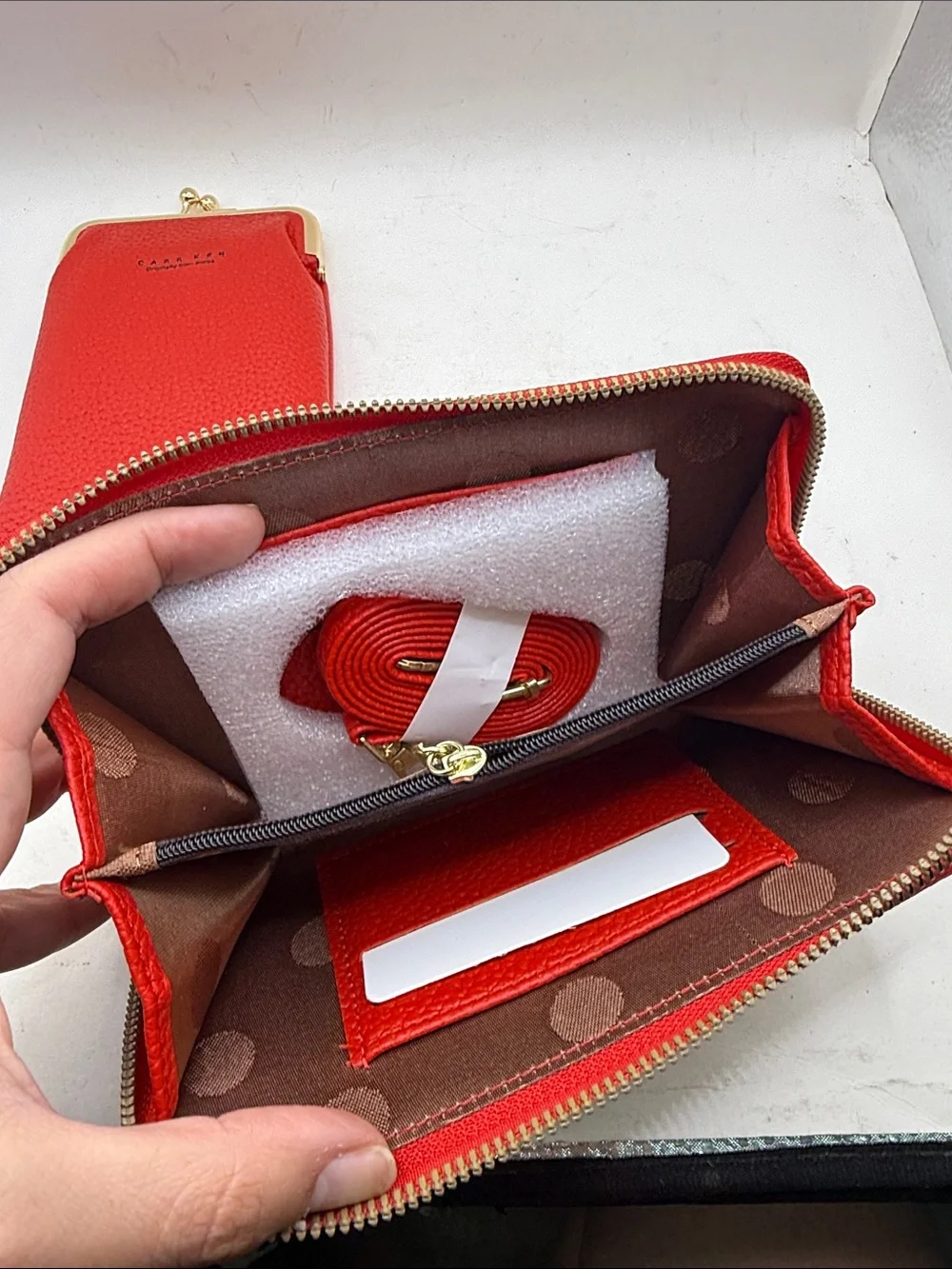NWOT Carr Ken Crossbody Purse Bag Wallet Clutch Phone Red Kiss Lock Convertible - Picture 4 of 13